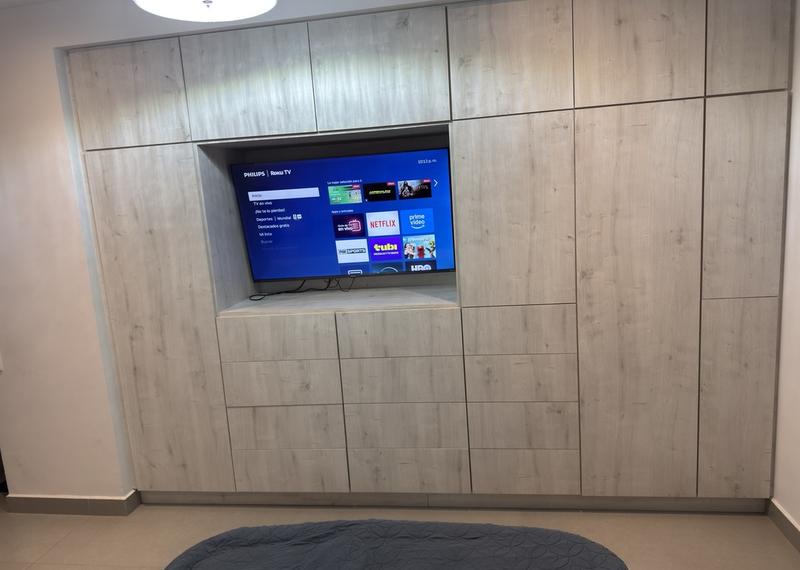 Mueble integral con nicho para televisión